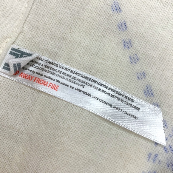 Beautiful NWT 80” x 80” URBAN OUTFITTERS 100% cotton tapestry - Picture 13 of 14